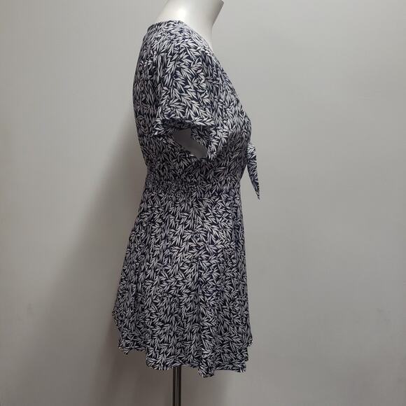 Lulu's Dondi Navy Blue and White Print Romper Women's Size Medium - Picture 5 of 14